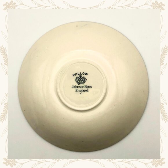 Vintage Johnson Brothers "Willow" Blue & White Teacup & Saucer Set - Picture 3 of 10